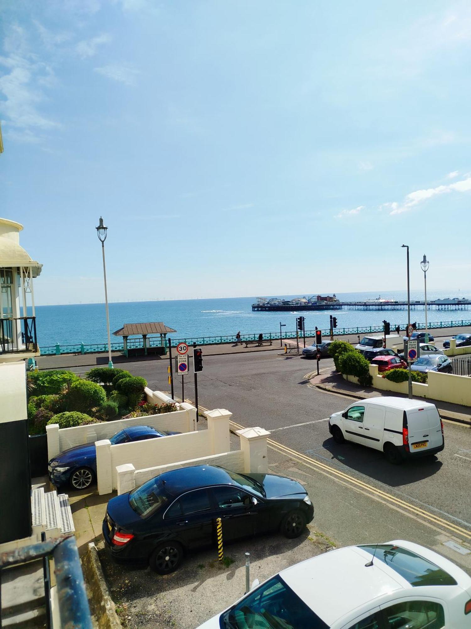 The Willows Brighton Luaran gambar