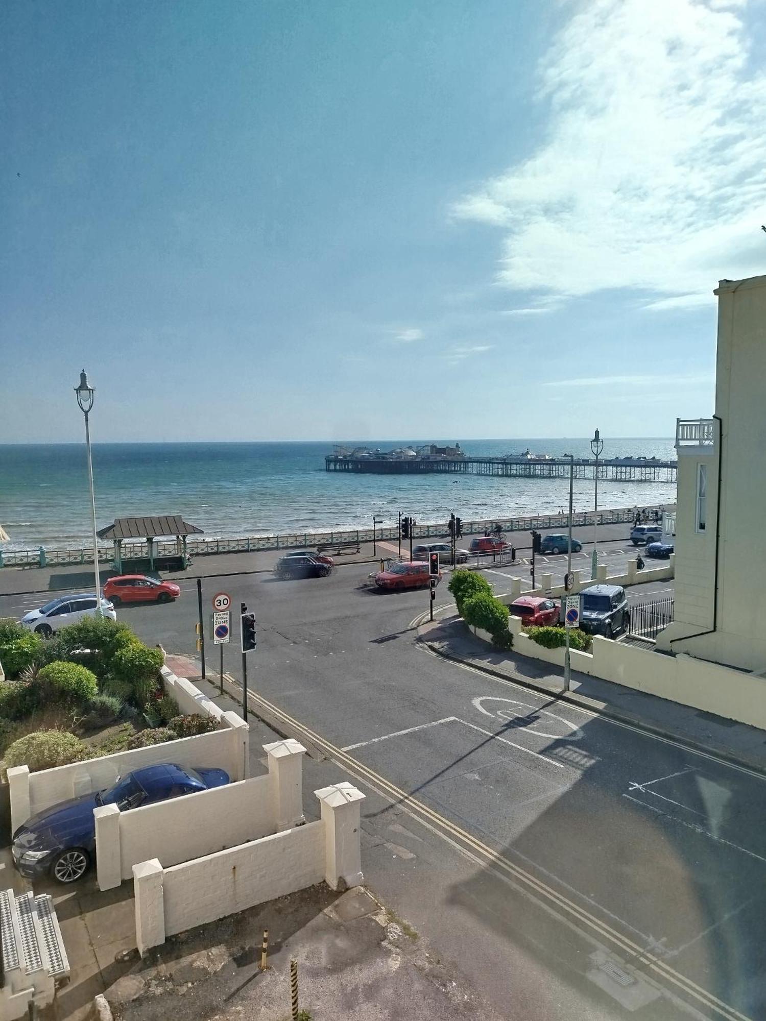 The Willows Brighton Luaran gambar